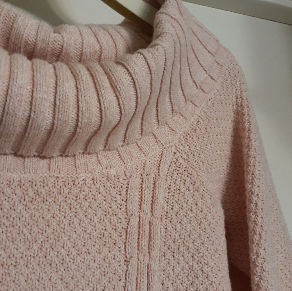 CROWN & IVY BLUSH PINK COWL NECK SWEATER, L